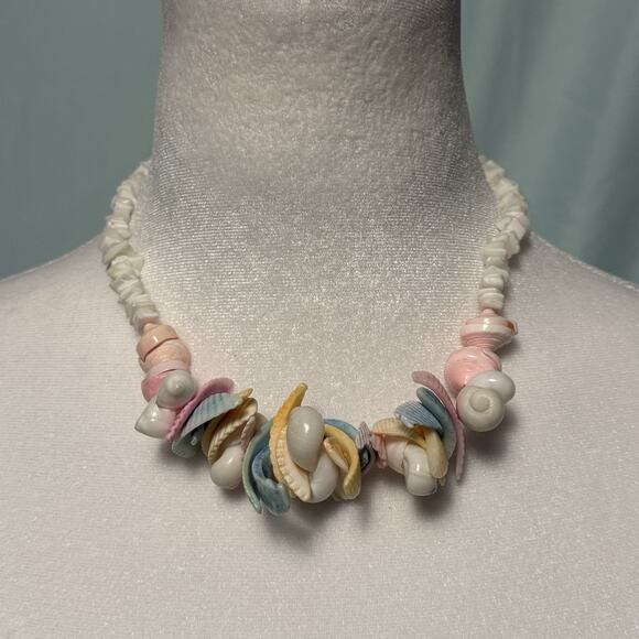 VTG Seashell Necklace 1970s Statement Pastel Barrel Clasp Beachcomber Style 18" - Picture 4 of 6